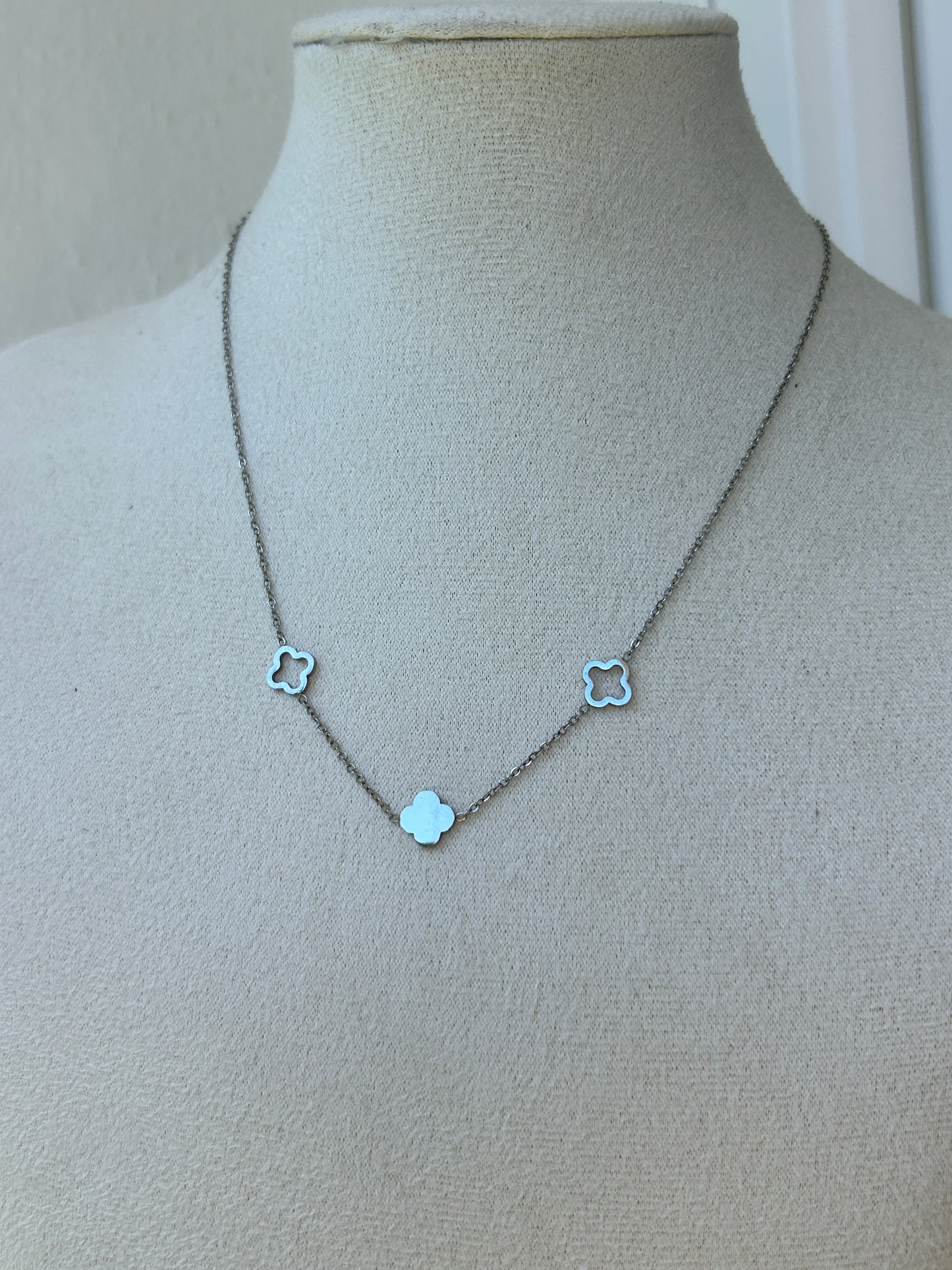 Collier baby trèfles en acier inoxydable ARGENTÉ
