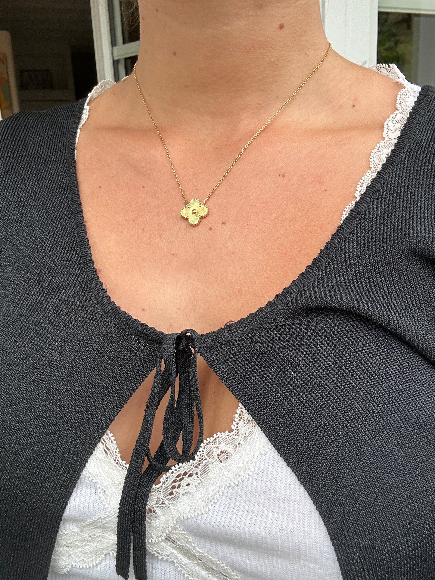 Collier CONNIE trèfle en acier inoxydable DORÉ