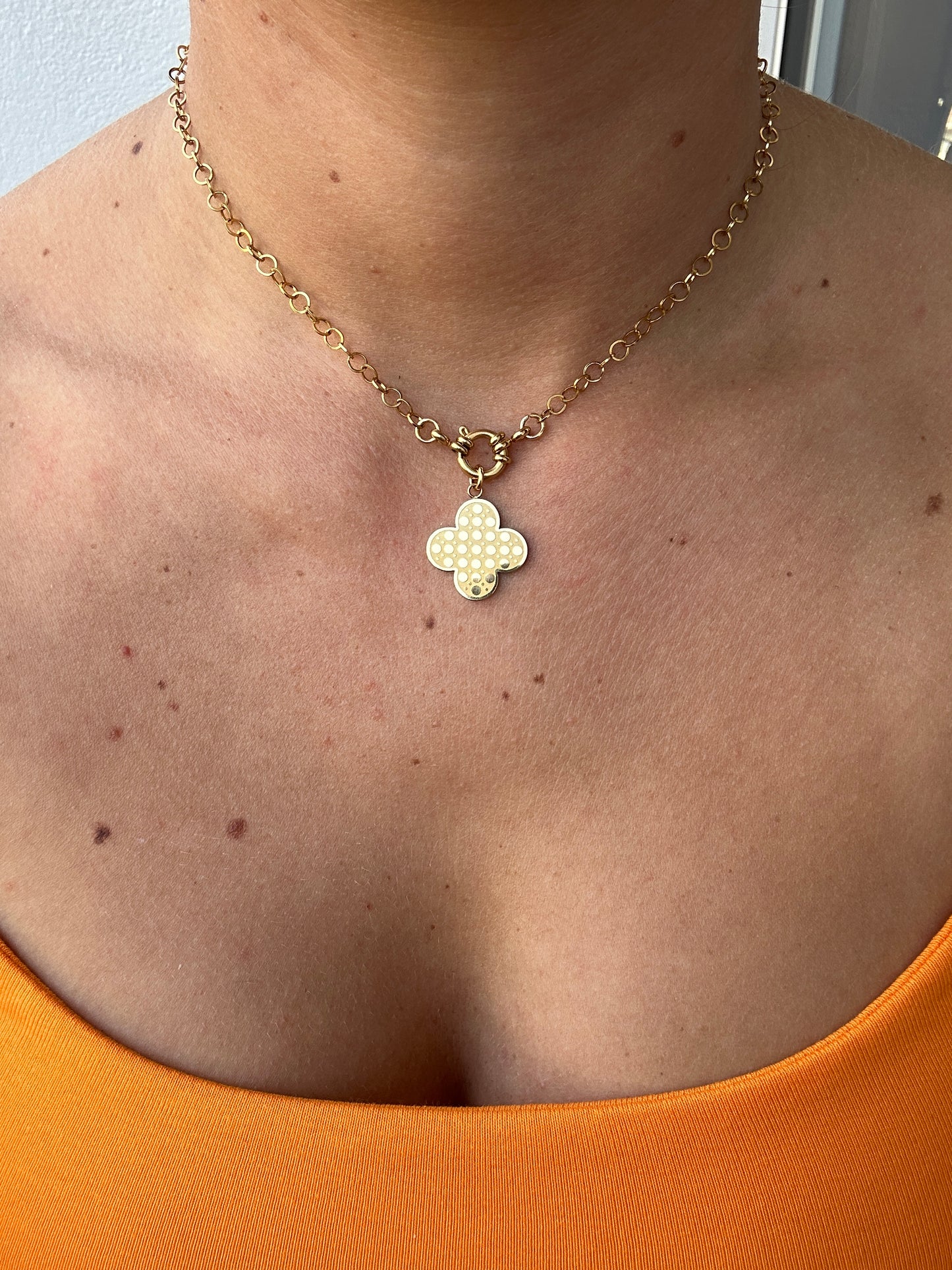 Collier unique TRÈFLE en acier inoxydable DORÉ