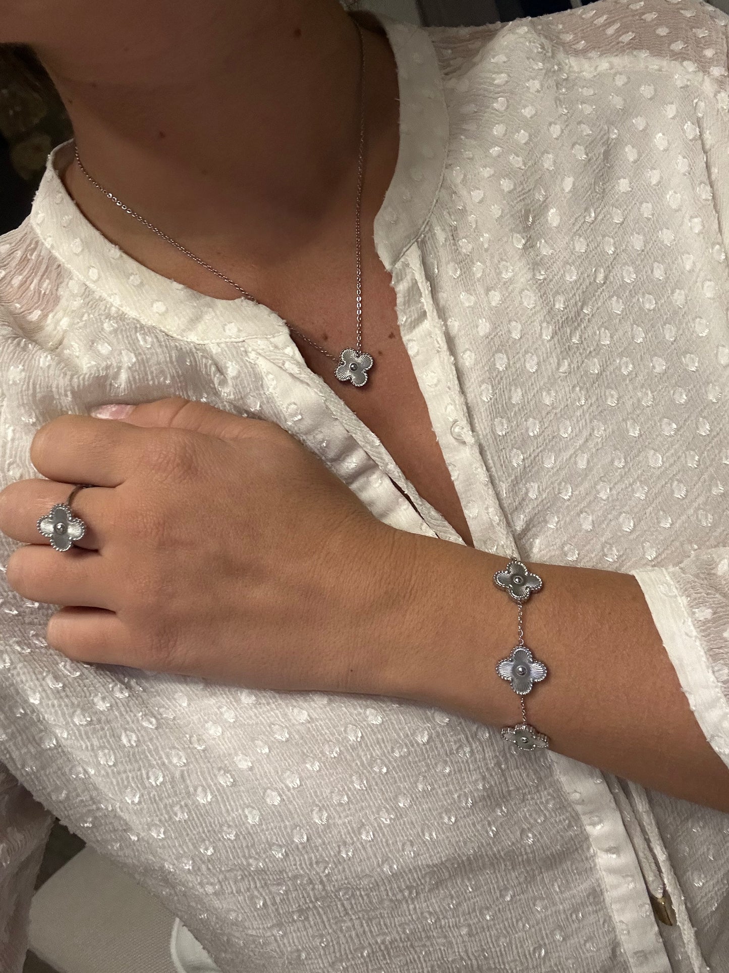 Collier CONNIE trèfle en acier inoxydable ARGENTÉ