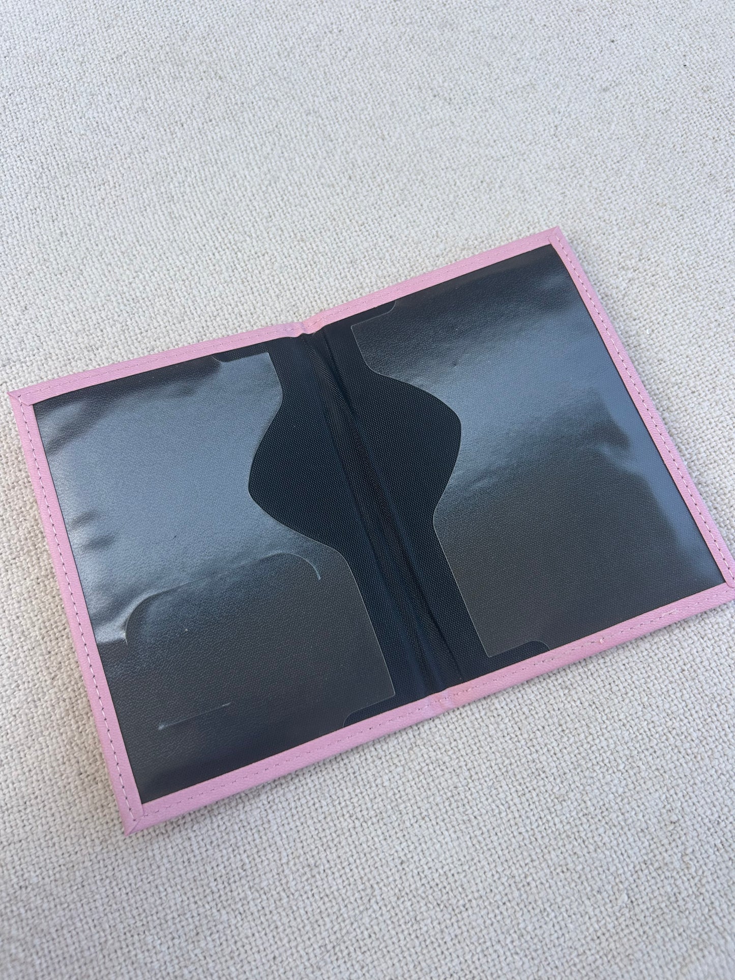 Porte passeport rose bonbon