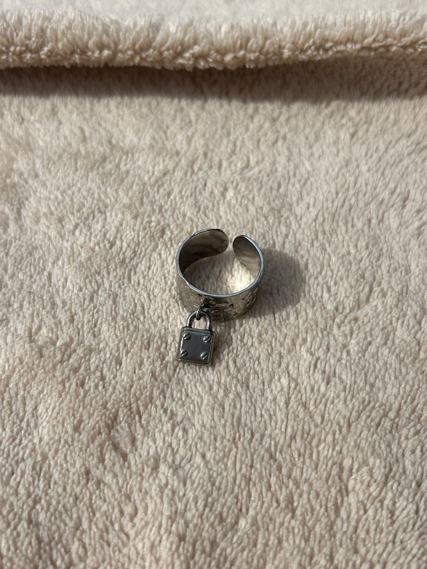 Bague LOCKED en acier inoxydable ARGENTÉ