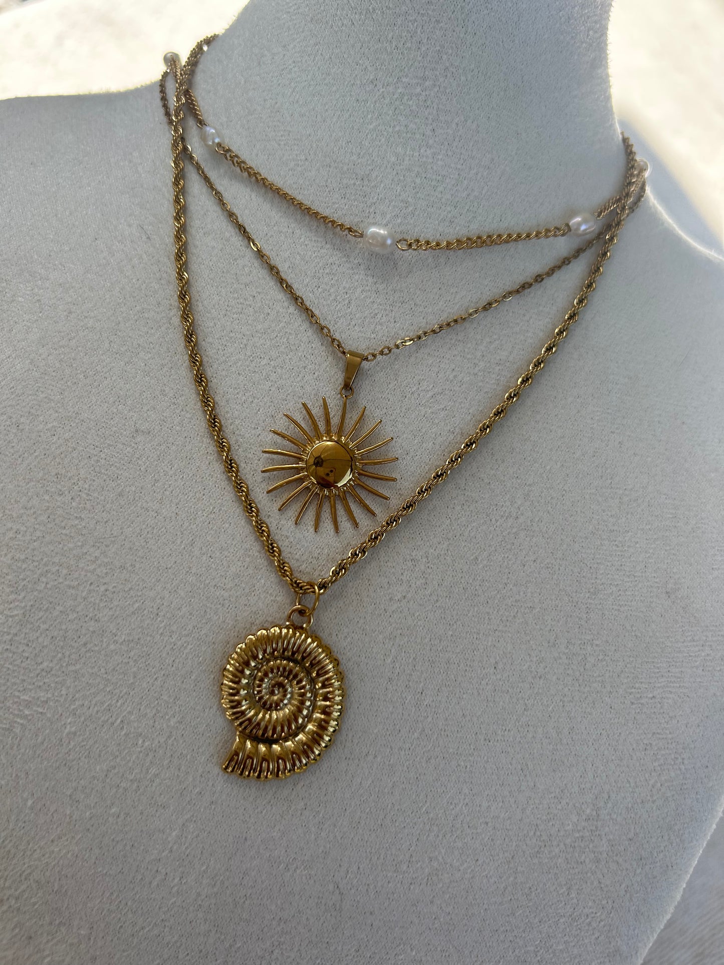 Collier soleil MARA en acier inoxydable DORÉ