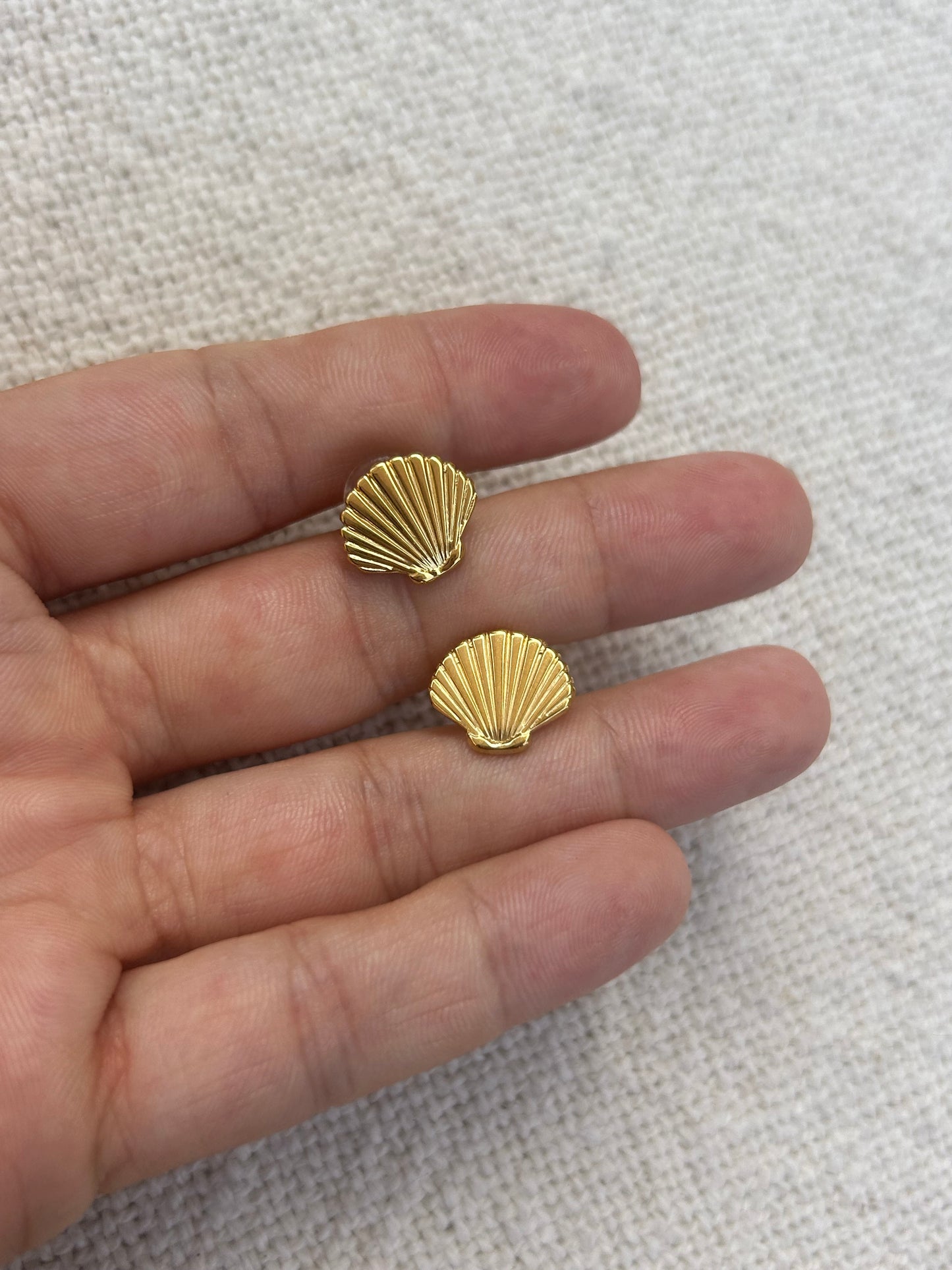 Boucles d’oreilles coquillages KORA en acier inoxydable DORÉ