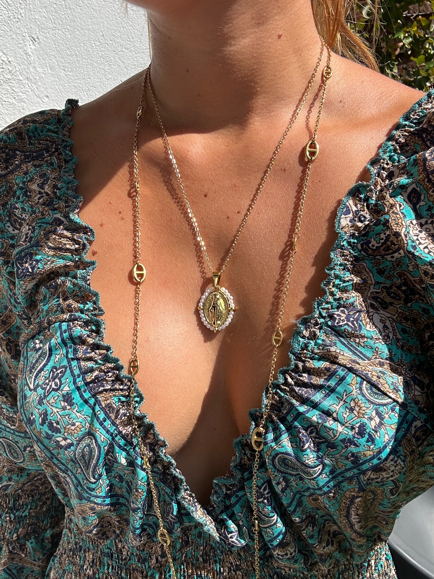 Collier MOLLY perles blanches en acier inoxydable DORÉ